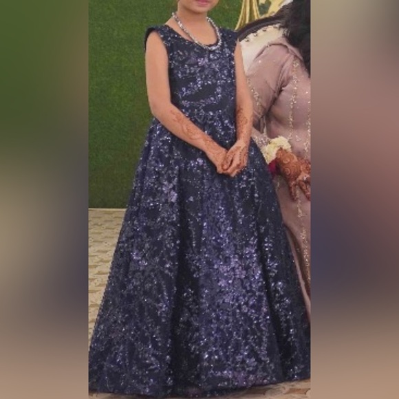 Very pretty girls formal dress - Picture 2 of 2